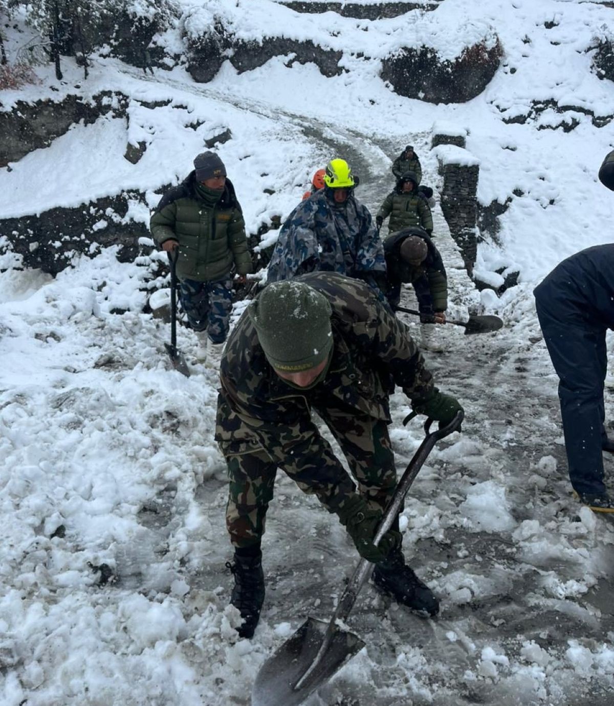 हिमपातमा फसेका १५०० जनाको सेनाले गर्‍यो उद्धार