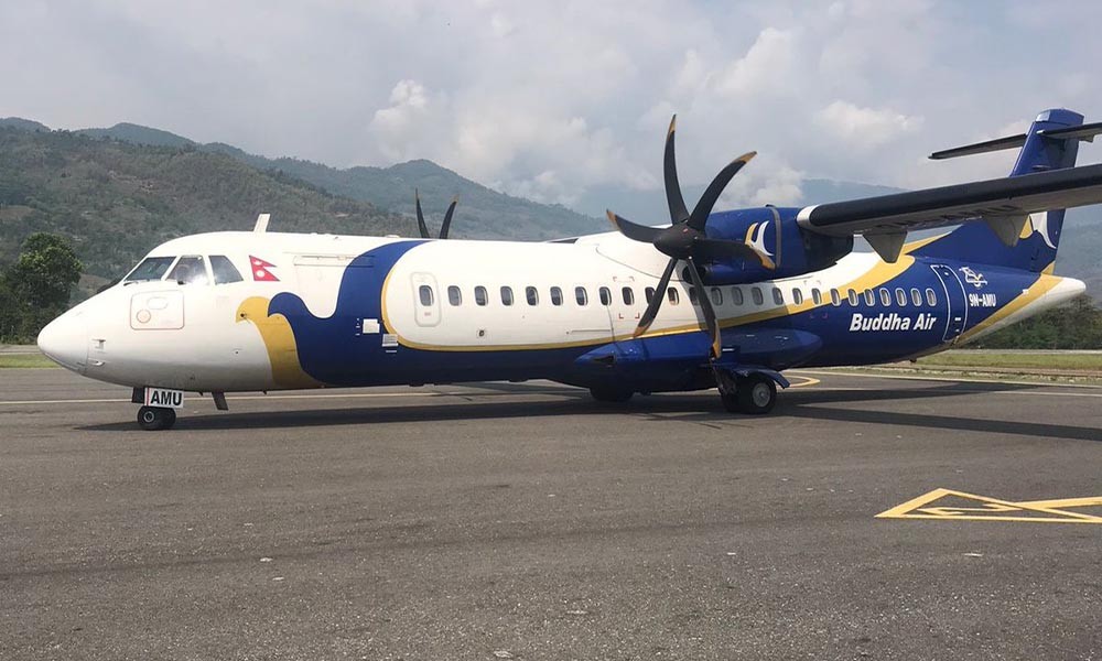 भैरहवाबाट काठमाडौं उड्न लागेको जहाजमा यात्रुले आपतकालीन ढोका खोलेपछि…